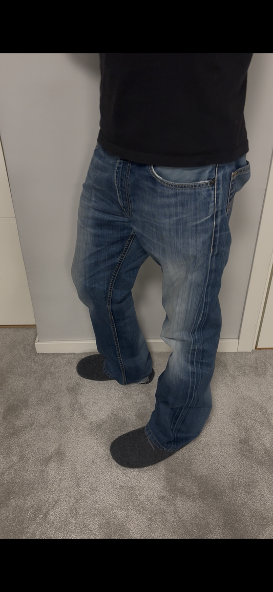 Levis 506 Standard
